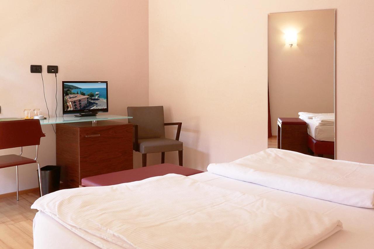 Hotel Lido Torri Del Benaco Extérieur photo
